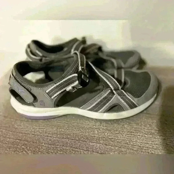 Teva Shoes - Teva Women's Ewaso outdoor Gorpcore Velcro strap Sandal Sz.9 GUC travel vacation